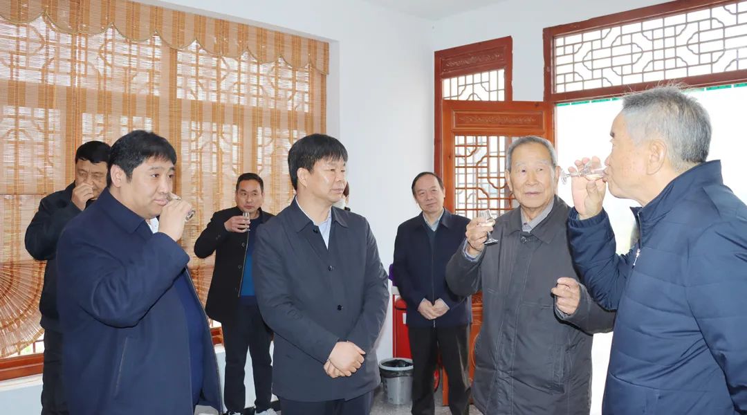 蔡洪坊新聞‖駐馬店市老體協名譽主席歐陽忠寬一行到蔡洪坊酒業調研指導